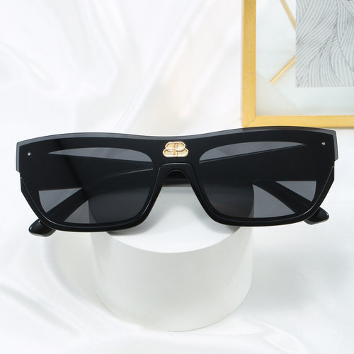 Dame moteriktig oversized solbriller med markant design Skanto