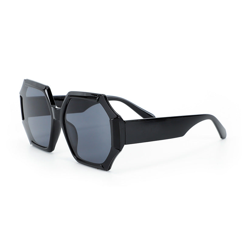 Dame moterelatert solbrille med fasettert ramme Skanto