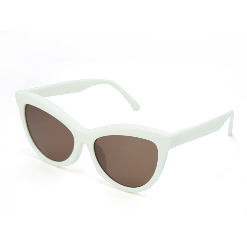 Damer Cat-Eye solbriller med moderne, konturert ramme Skanto
