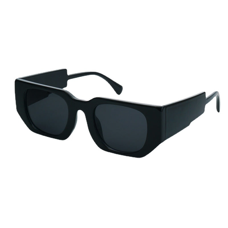 Dame Modisch solbrille med kantet ramme og UV-beskyttelse Skanto