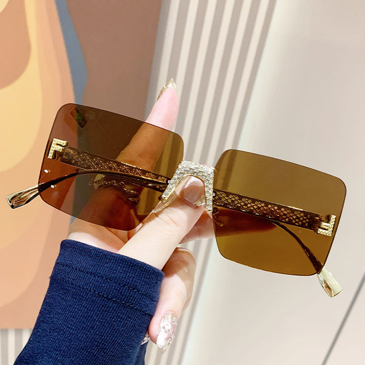 Dame ekstravagante heksagonal solbrille Skanto