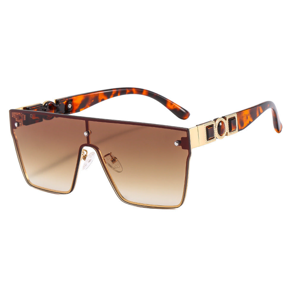 Dame oversized gjennomsiktig solbrille med moderne ramme Skanto