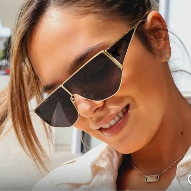 Dame trendy oversized solbriller med markant geometrisk design Skanto