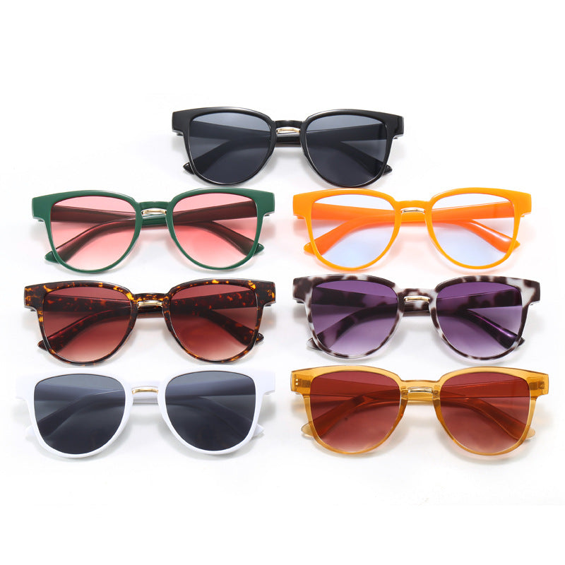 Dame solbrille i moteriktig cat-eye stil Skanto