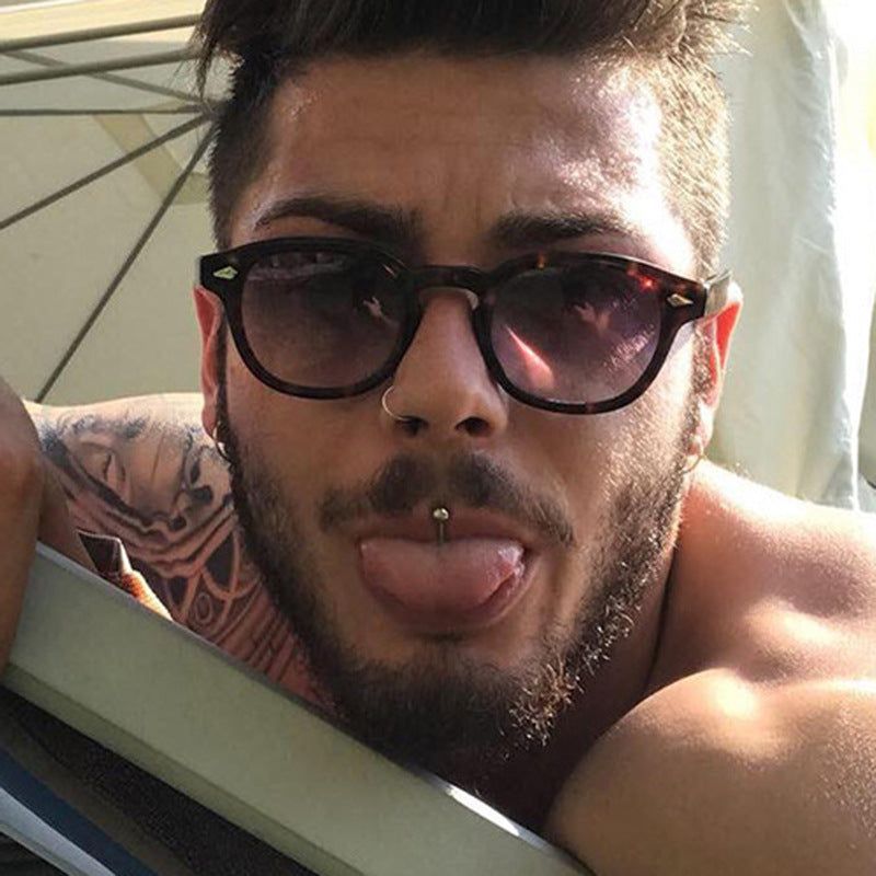 Dame rund solbrille med elegant design og UV-beskyttelse Skanto