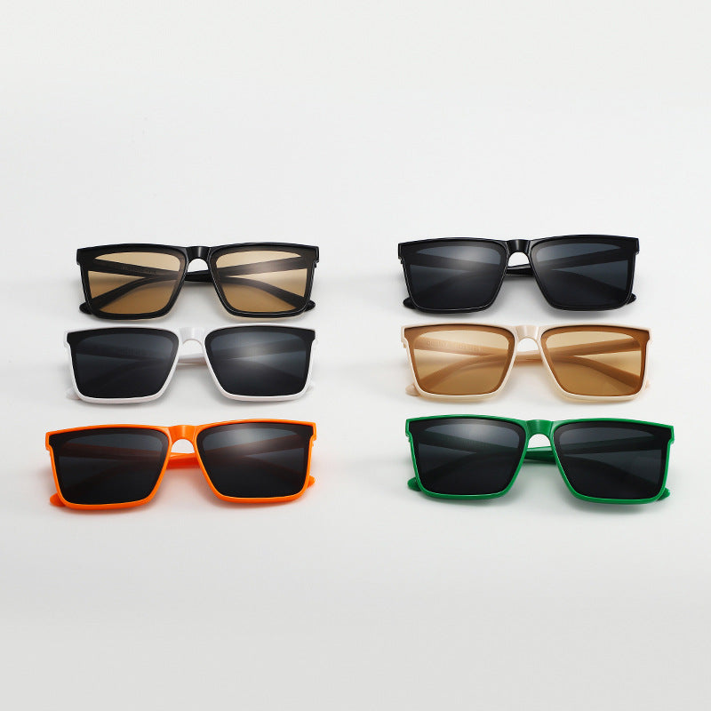 Dame moteriktig solbrille laget av robust, UV-beskyttet plast Skanto