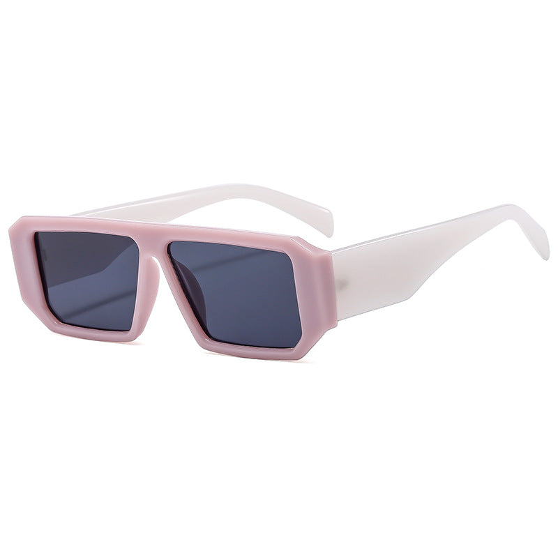 Dame moteriktig solbrille i iøynefallende geometrisk design Skanto