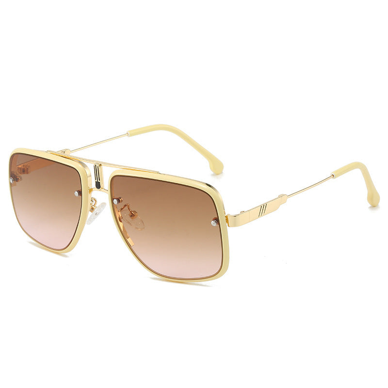 Dame moteriktig oversized solbrille med gull detaljer Skanto