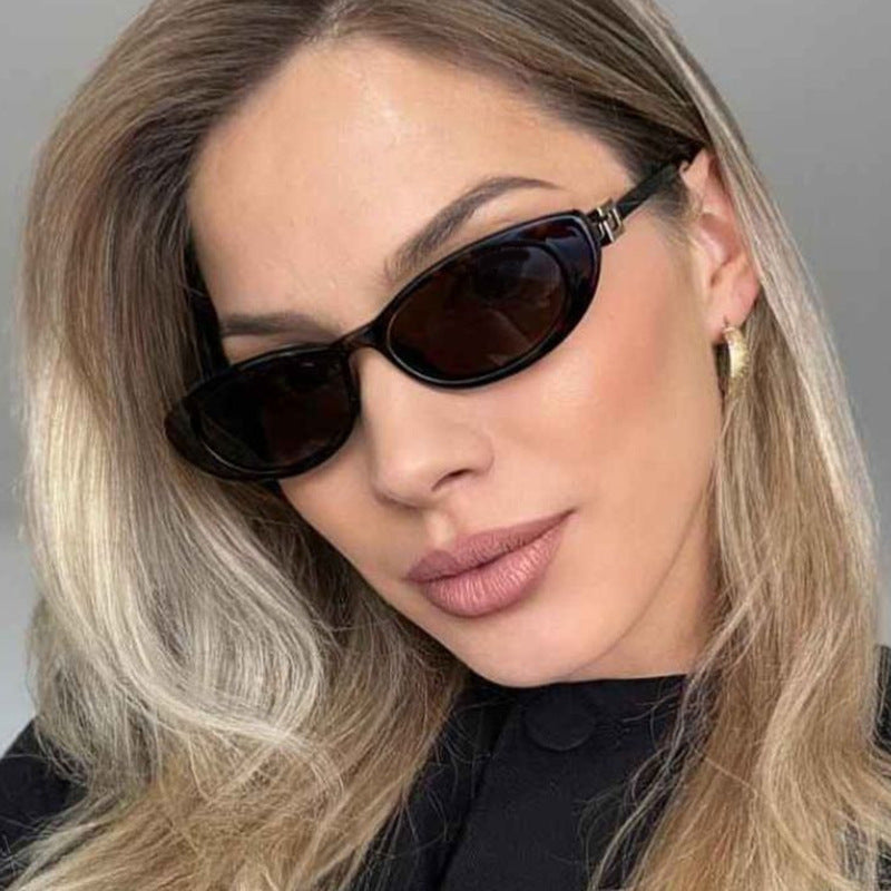 Dame Cat-Eye solbriller med stilistisk ramme og luksuriøse detaljer Skanto