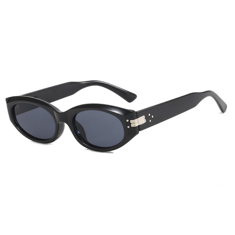 Dame moteriktig solbrille i elegant retrostil Skanto