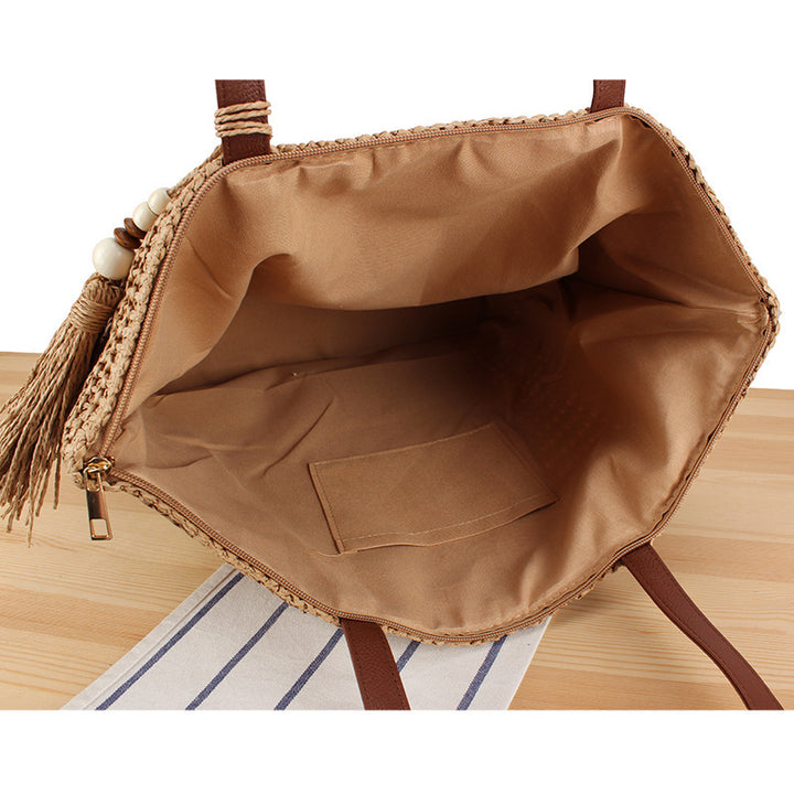 Woven natural material handbag with tassel decoration Skanto