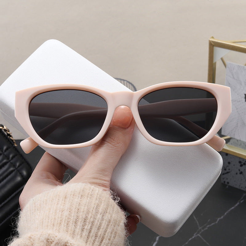 Dame Cat-Eye solbriller med stilfull ramme og UV-beskyttelse Skanto