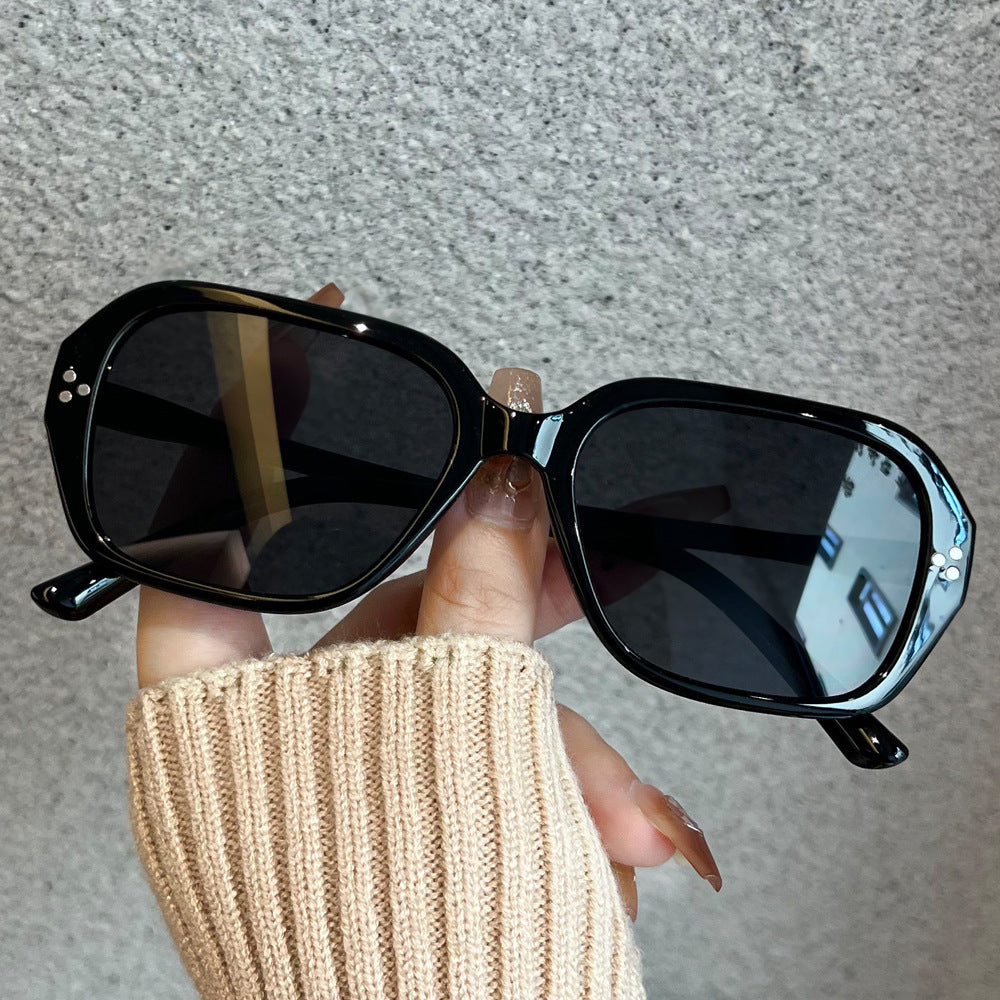 Dame moteriktig oversized solbrille i elegant design Skanto