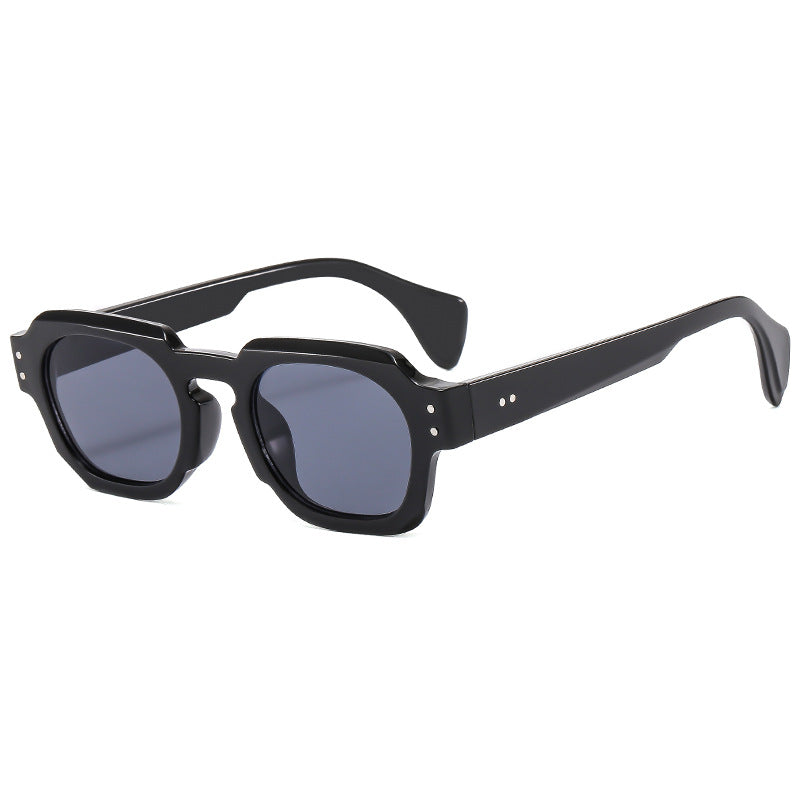 Damer moteriktig solbrille i unikt åttekantet design Skanto