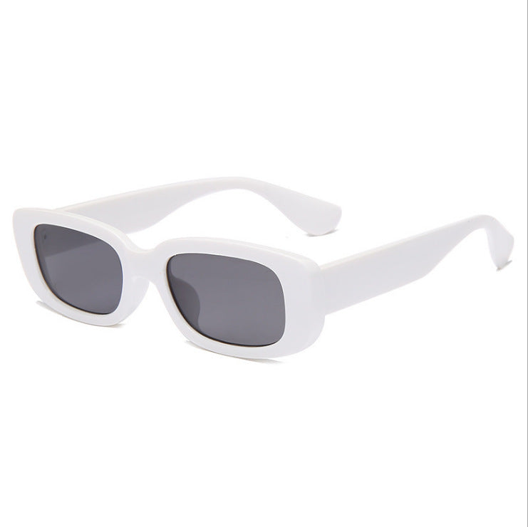 Dame moteriktig solbrille med trendy havskjell-design Skanto