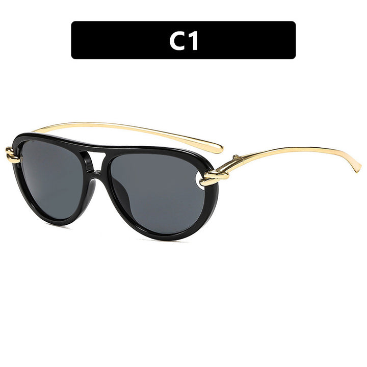 Dame Retro-solbrille med elegant ramme og polariserte linser Skanto