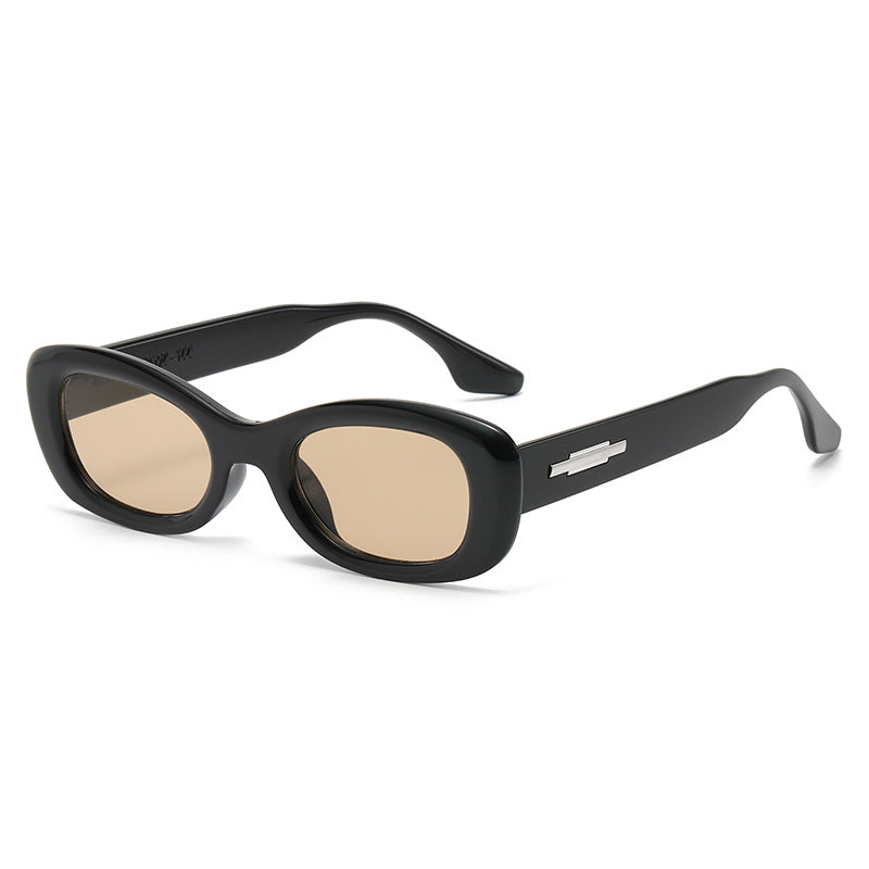 Dame modisk solbrille med oval rammeform og UV-beskyttelse Skanto