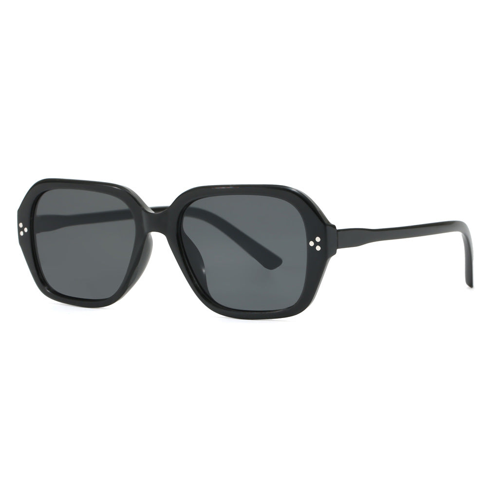 Dame moteriktig oversized solbrille i elegant design Skanto