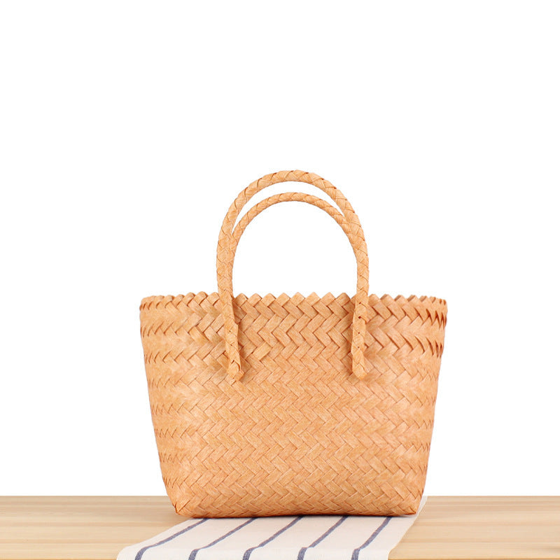 Carry bag made of hand-woven natural material with braided design Skanto