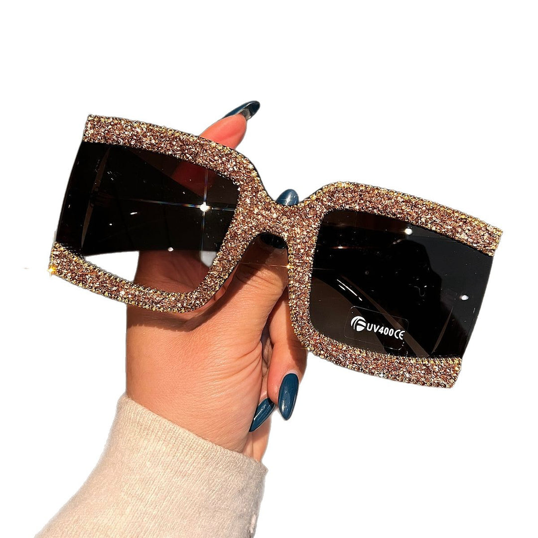 Dame solbrille med strassdekorert ramme Skanto