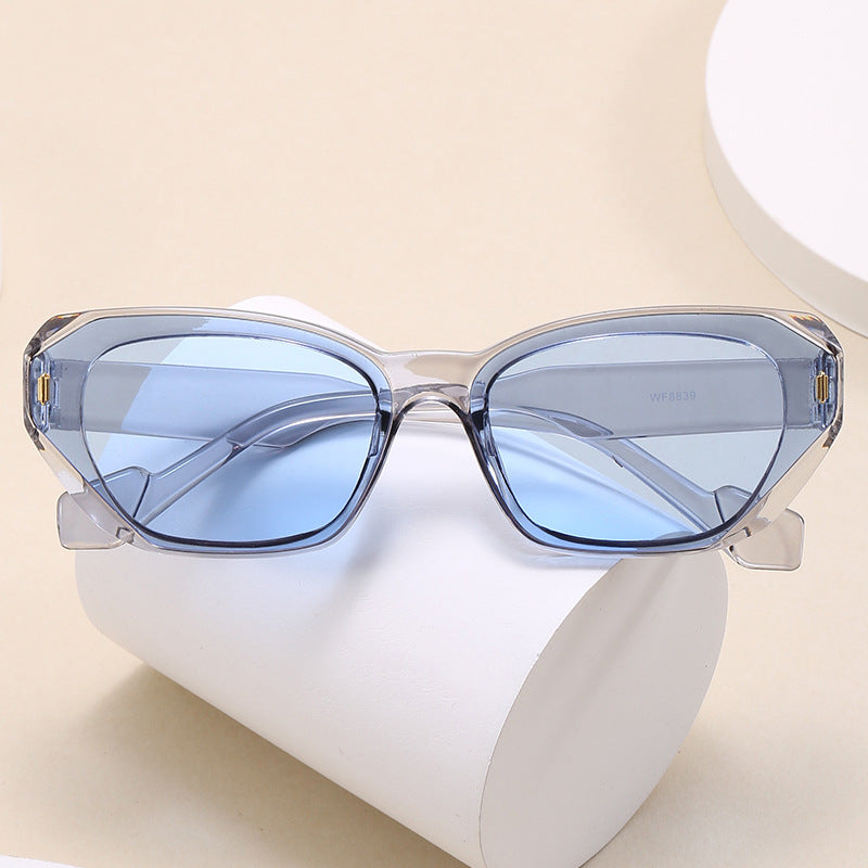 Dame geometrisk designer solbrille med markant ramme Skanto