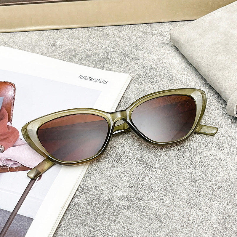 Dame Cat-Eye solbriller med UV-beskyttelse og robust ramme Skanto
