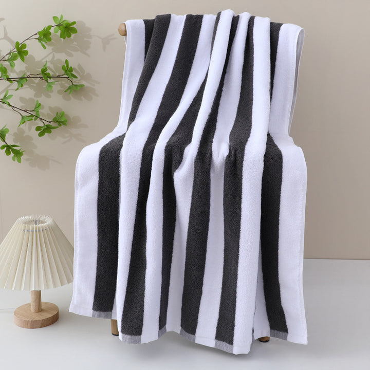 Luxurious beach towel with elegant stripe pattern Skanto