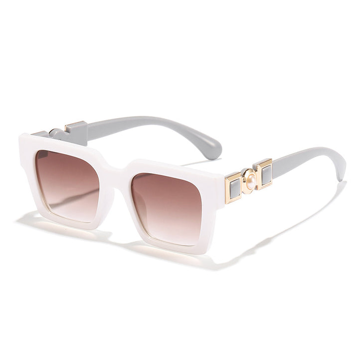 Dame moteriktig solbrille med glamorøst ramme Skanto