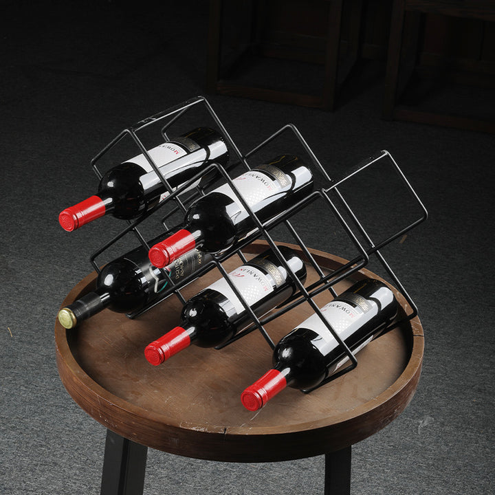 Unisex vinrack laget av svart metall Skanto