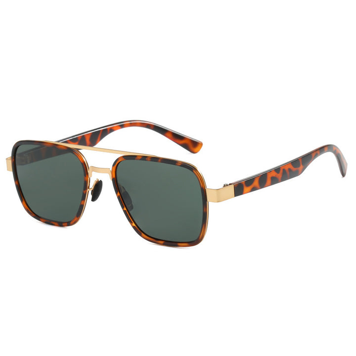 Dame moteriktig solbrille med firkantet ramme og innovative linser Skanto