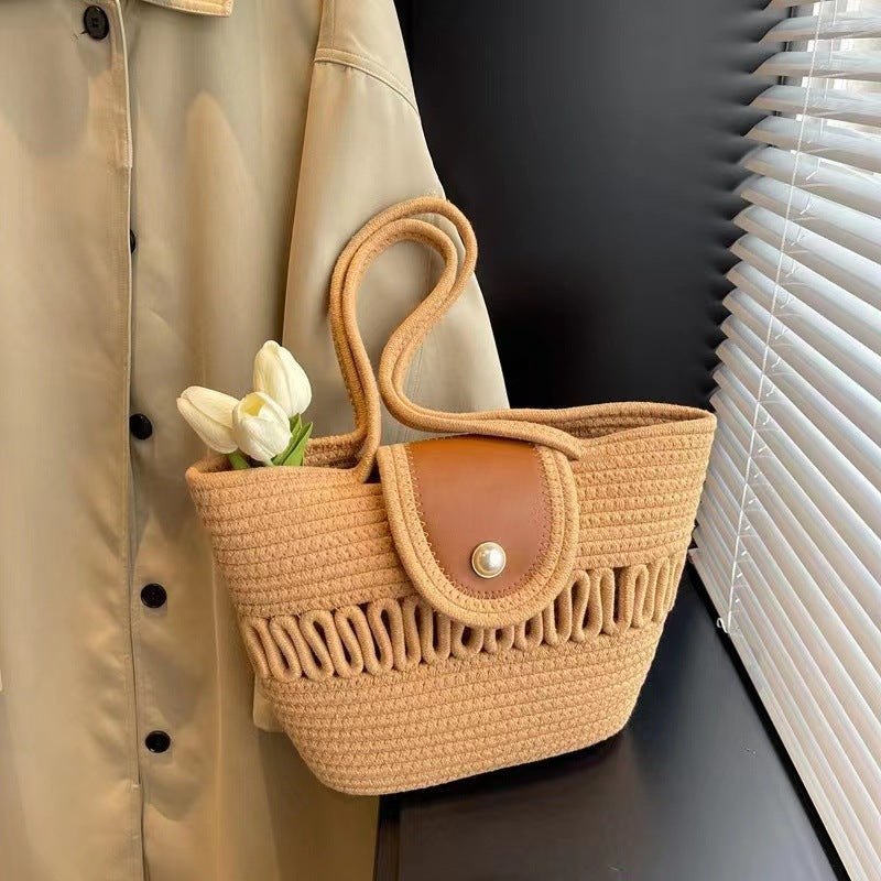 Håndlaget kurvveske med elegant lærdetaljer Skanto