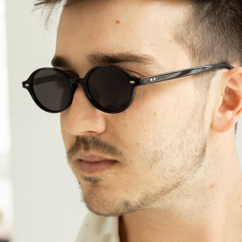 Dame rund solbrille med moderne design og polariserte glass Skanto