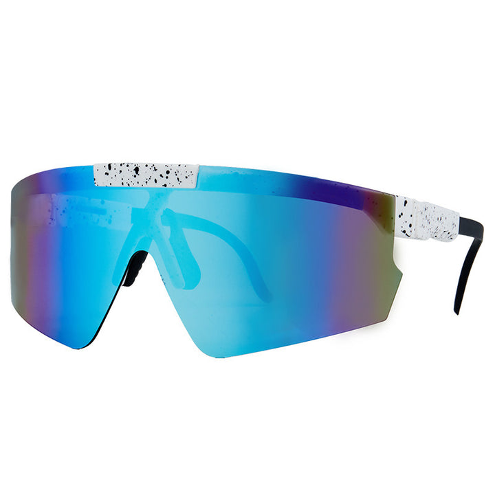 Dame Sport-solbrille i moderne design med store glass Skanto