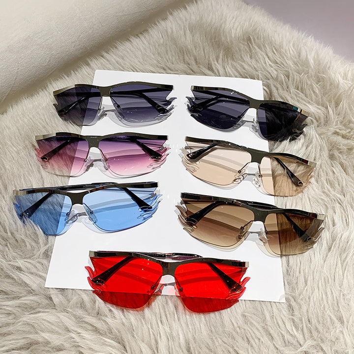 Dame trendy solbrille med innovativ flammeinnramming Skanto