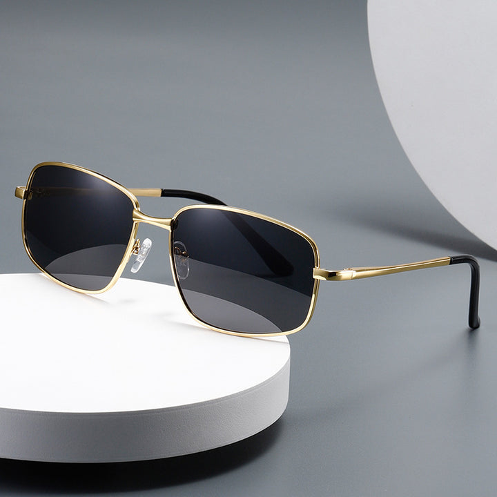 Kvinnelige elegante solbriller med moderne metallramme Skanto