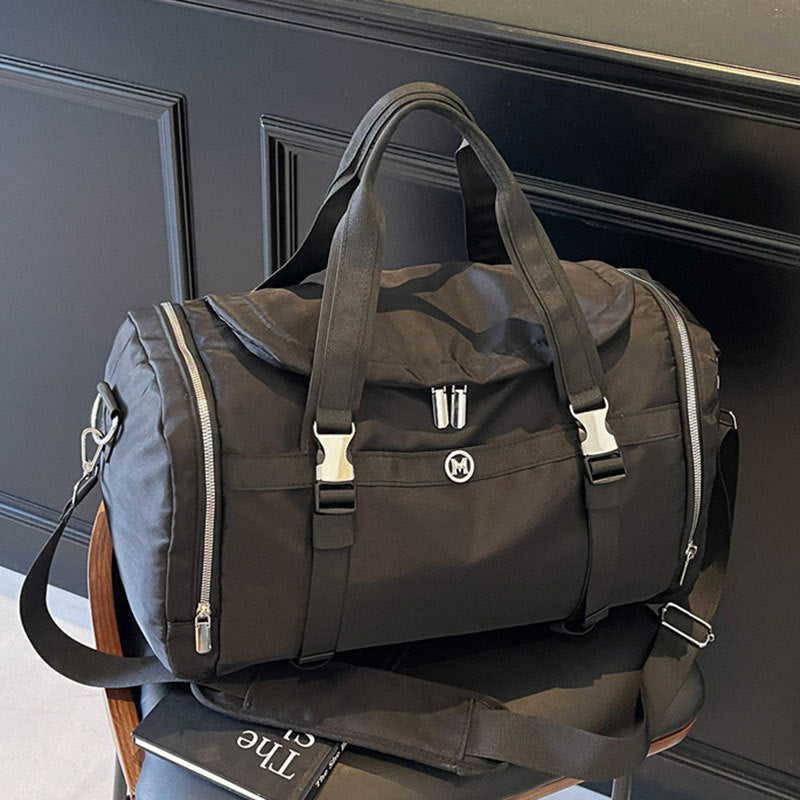 Sporty bag with multiple compartments and sturdy design Skanto