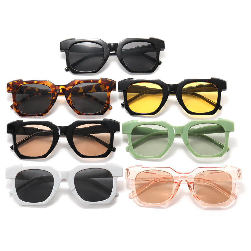 Dame moteriktig solbrille i innovativt heksagon-design Skanto