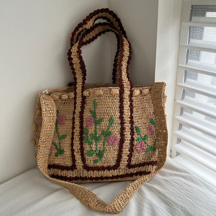 Flettet skulderveske med blomsterdesign Skanto