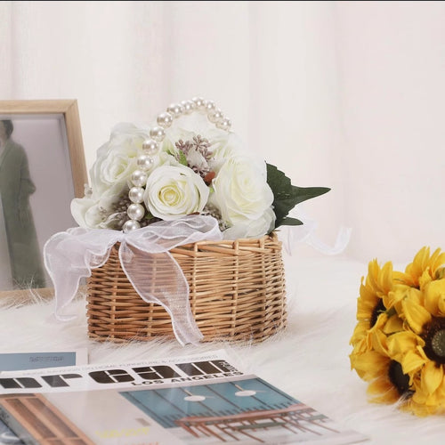 Dame blomsterkurv med elegant perlepynt Skanto