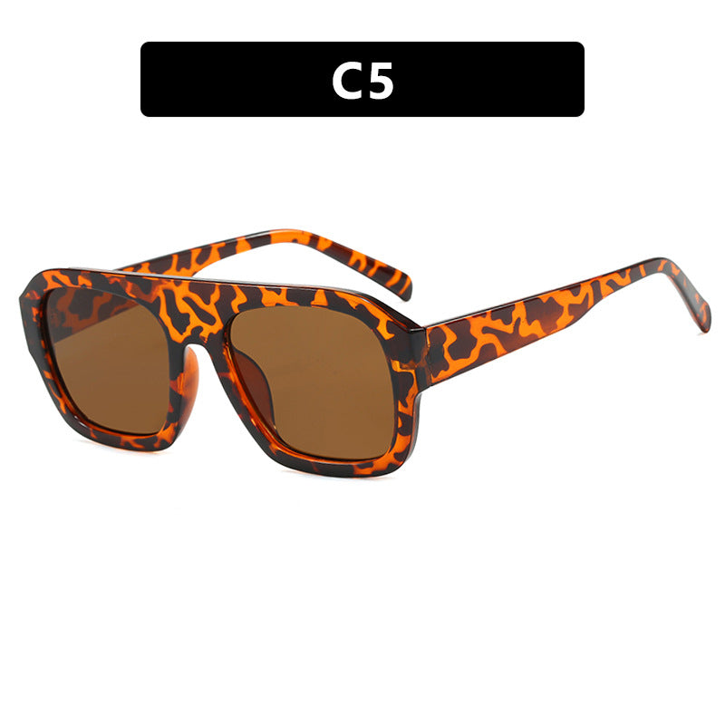 Dame moteriktig solbrille i beskyttende oversized-format Skanto