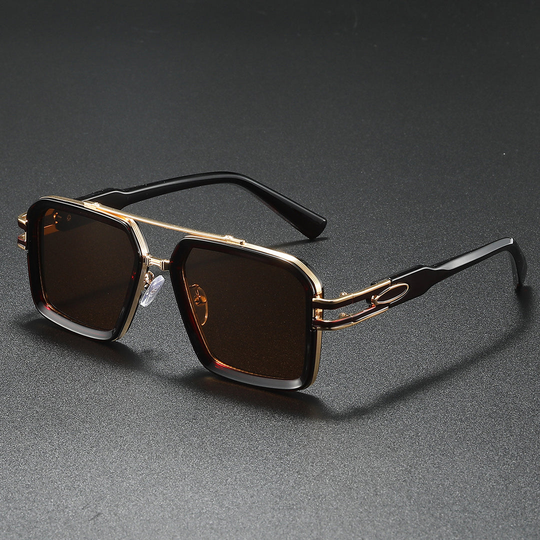 Dame moteriktig solbrille i moderne kantet design Skanto