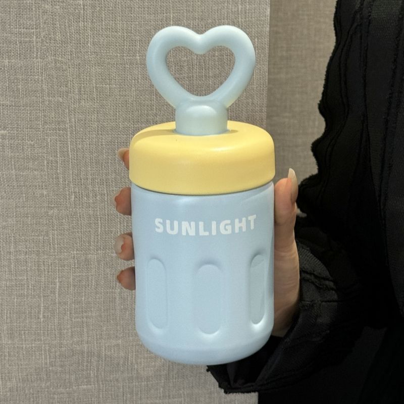 Damen praktische Trinkflasche mit Herzgriff Skanto