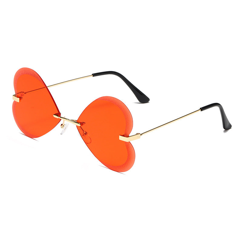 Kvinnelige hjerteformede solbriller i trendy design Skanto