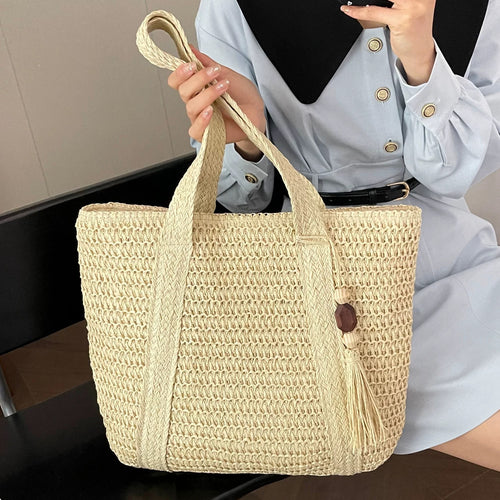 Elegant crossover bag made of braided straw Skanto