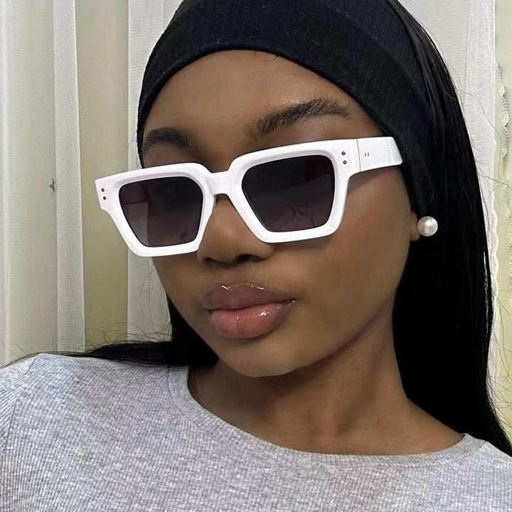 Dame moteriktig solbriller i elegant oversized design Skanto
