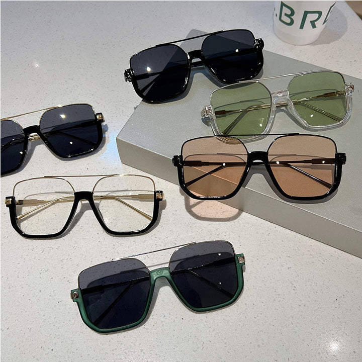 Dame kvadratisk solbrille med gjennomsiktig ramme og grønntonet glass Skanto