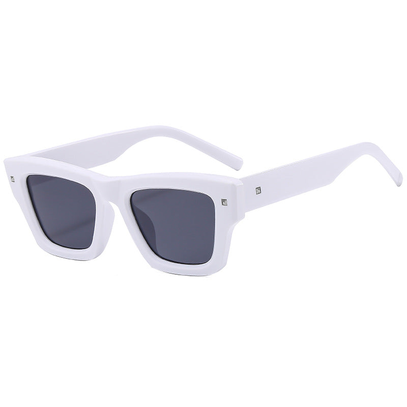 Dame Modische solbriller i trendy geometrisk design Skanto