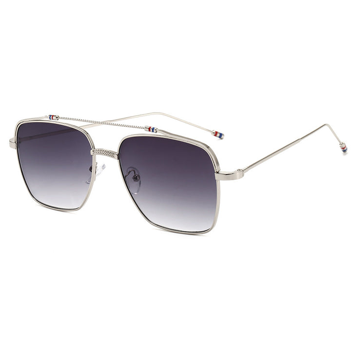 Dame moteriktig buet brille med smal metallramme Skanto