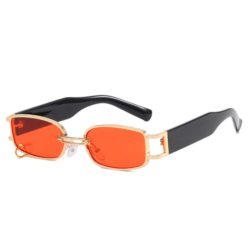 Dame moteriktig solbrille med innovativ rektangulær design og elegante metallakenter Skanto