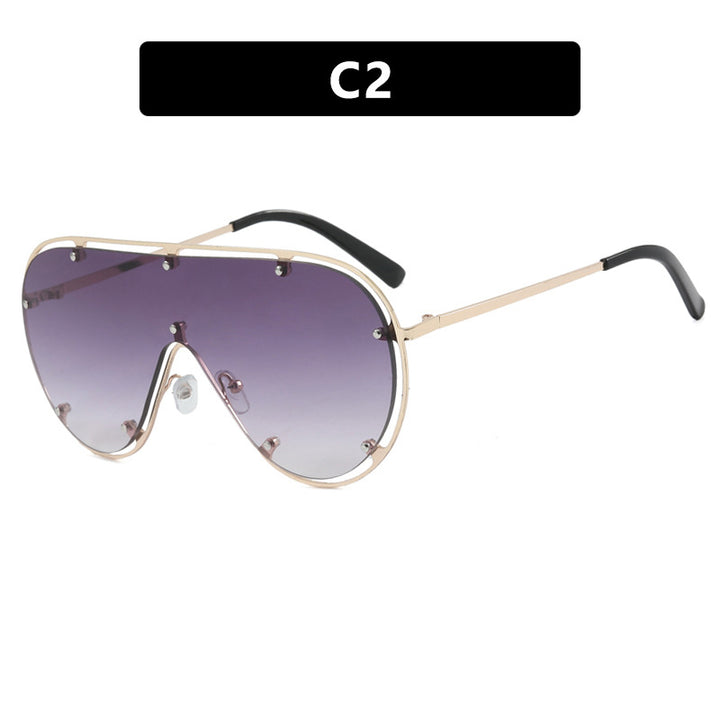 Dame moteriktig oversized solbrille i stilig retro-design Skanto
